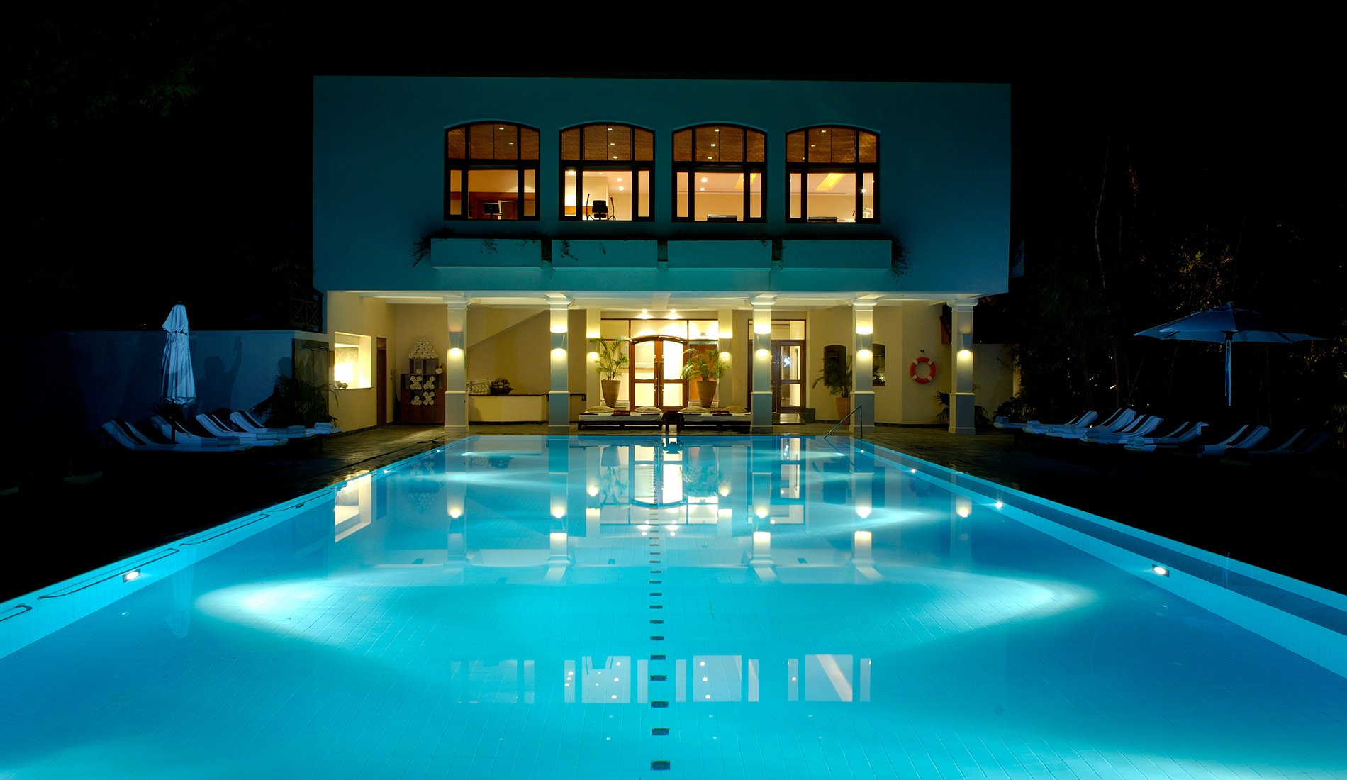 hotel yoga wellness Ananda in the Himalayas 5 stars Uttarakhand India swimming pool