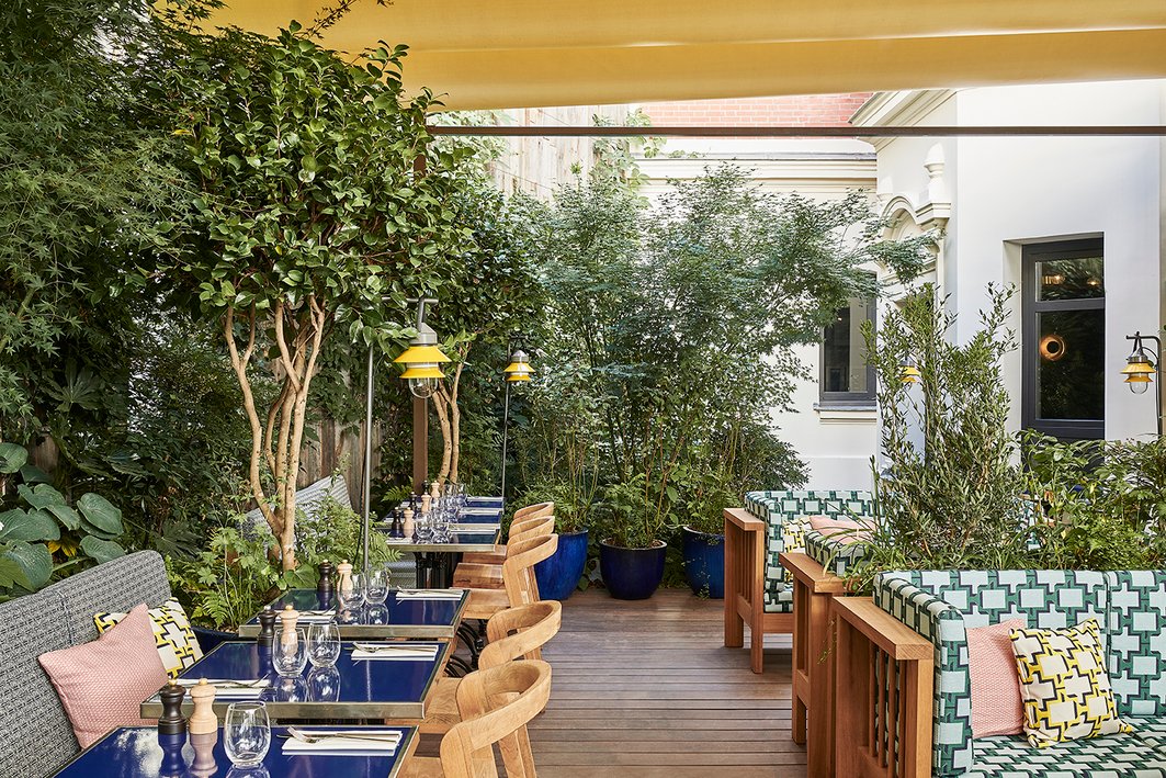 Design boutique hotel Paris France Montmartre Le Ballu 4 stars gastronomic restaurant with garden chef Michaël Riss