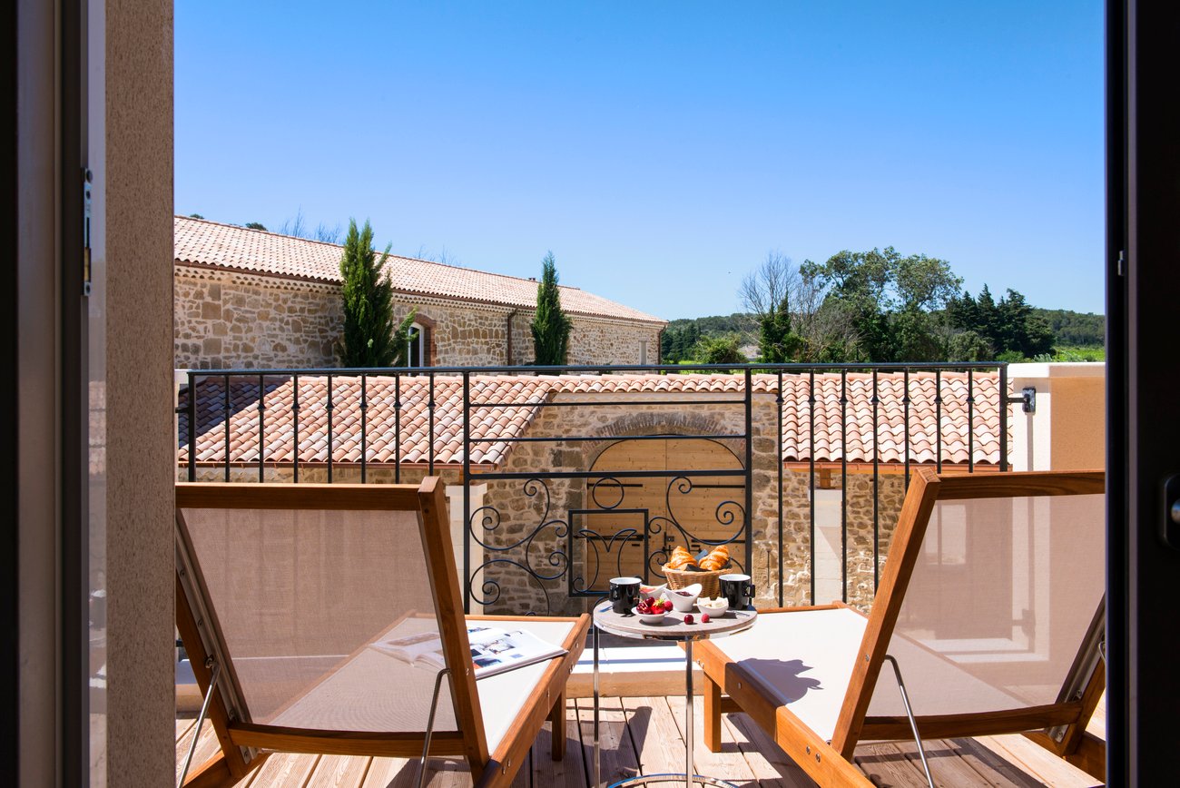 Luxury hotel in Provence, France - Château de Massillan 5* - Chef Mickael Furnion - Michelin-starred restaurant Le M - terrace
