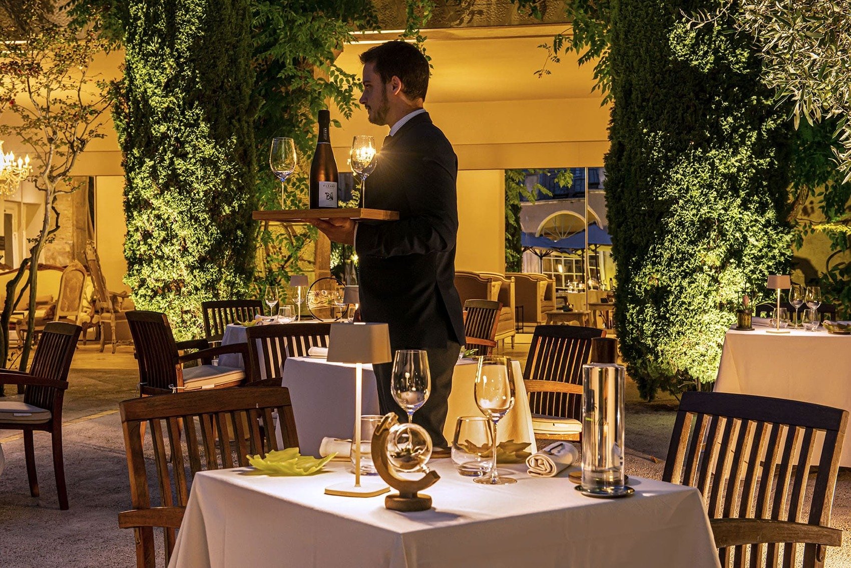Luxury hotel in Provence, France - Château de Massillan 5* - Chef Mickael Furnion - Michelin-starred restaurant Le M - restaurant