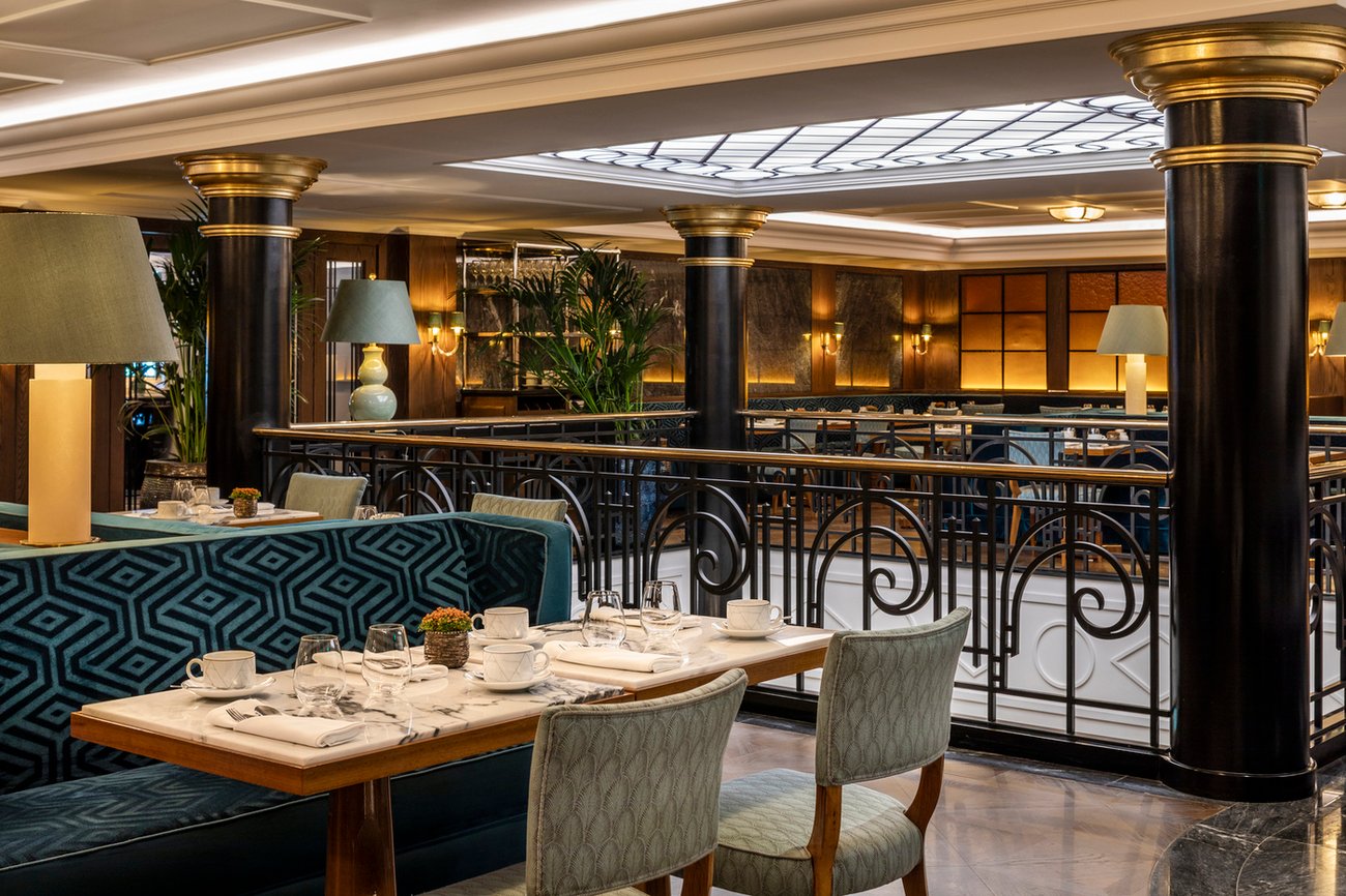 Luxury boutique hotel Porto Portugal Maison Albar Le Monumental Palace 5 stars - Michelin-starred chef Julien Montbabut restaurant Le Monumental La Mezzanine