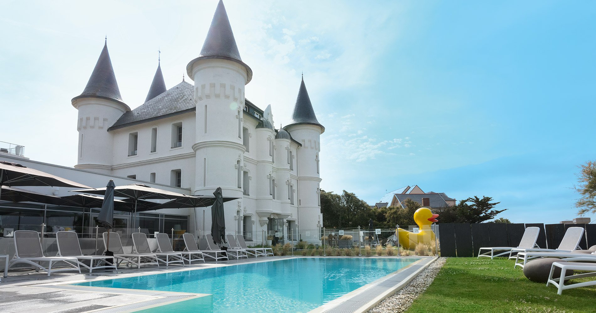 Hôtel de luxe Château des Tourelles Hôtel 4 étoiles Thalasso Spa Baie de La Baule France piscine