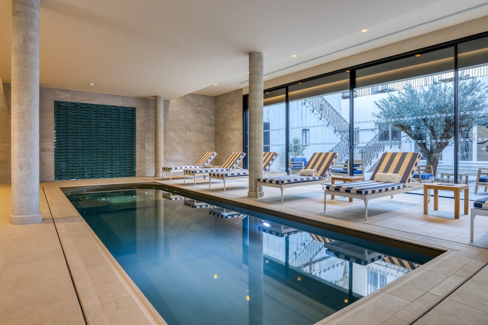 Best boutique hotel Nîmes Maison Albar Hotels L'Imperator 5* swimming pool spa Codage