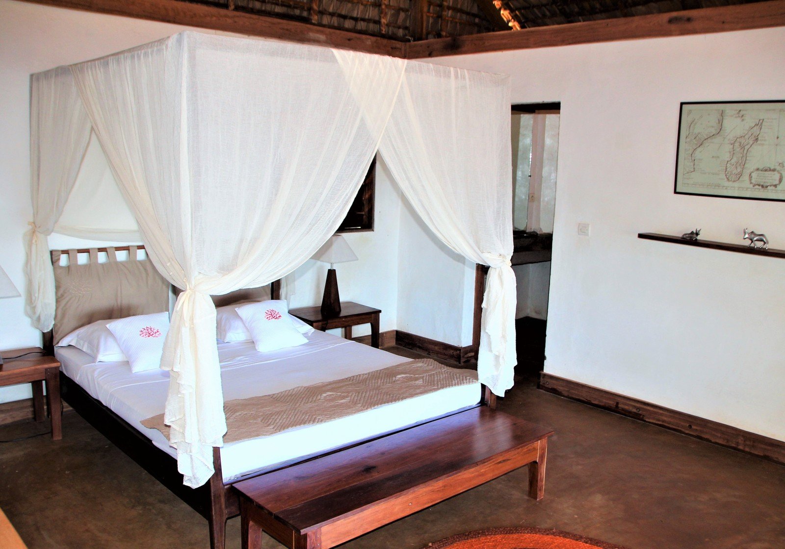 Lodge des Terres Blanches - boutique hotel eco-friendly Majunga Madagascar - authentic lodge room Suite Lodge
