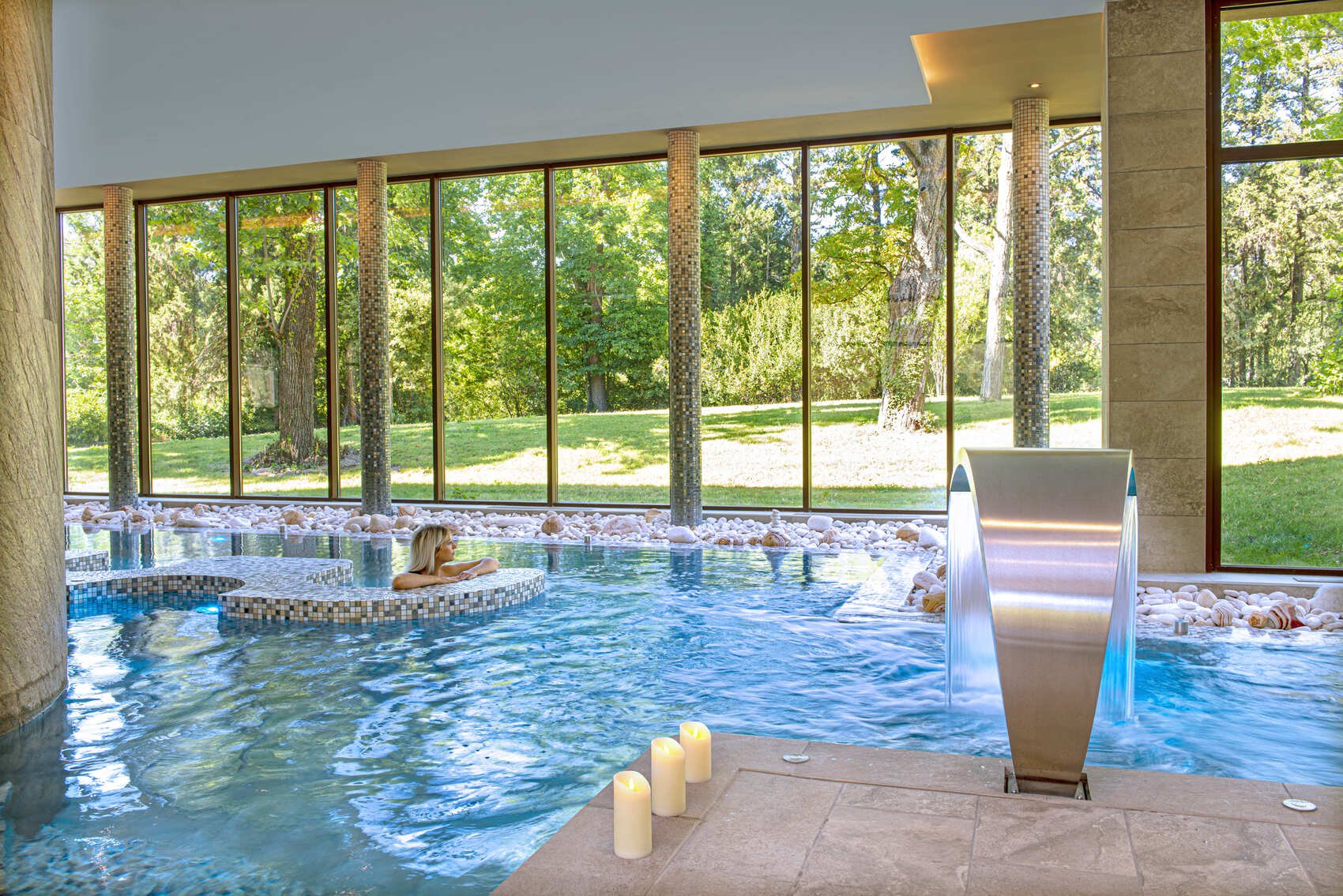 Luxury hotel in Provence, France - Château de Massillan 5* - Chef Mickael Furnion - Michelin-starred restaurant Le M - swimming pool