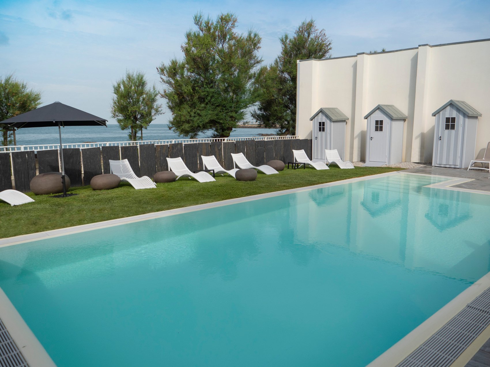 Luxury hotel Château des Tourelles 4 star hotel Thalasso Spa Baie de La Baule France - outdoor pool